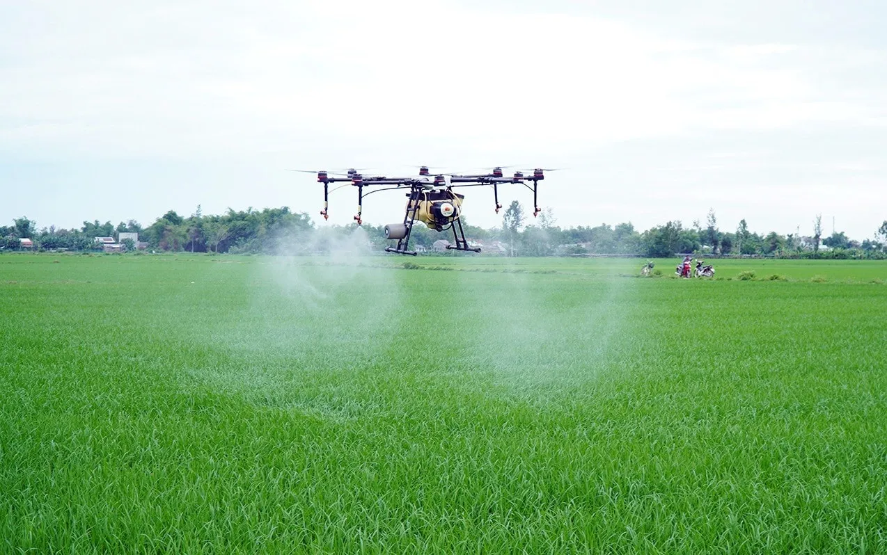 Phun thuốc bằng drone